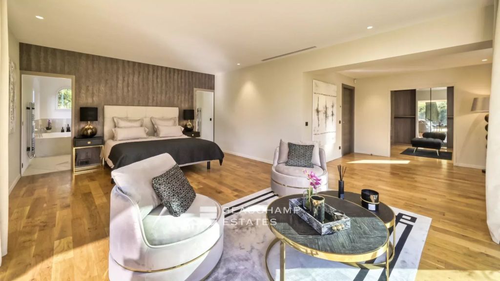 Mougins – Gorgeous renovated villa located in a quiet environment