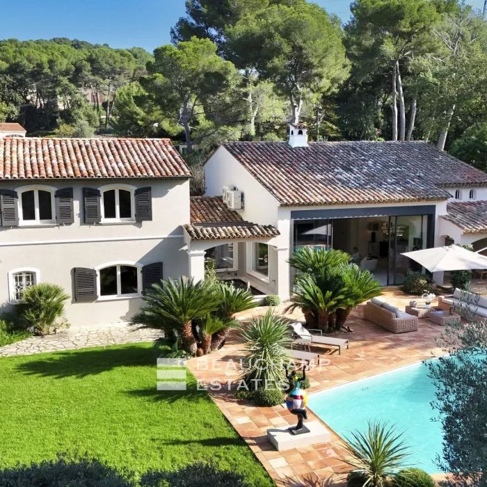 Mougins – Gorgeous renovated villa located in a quiet environment