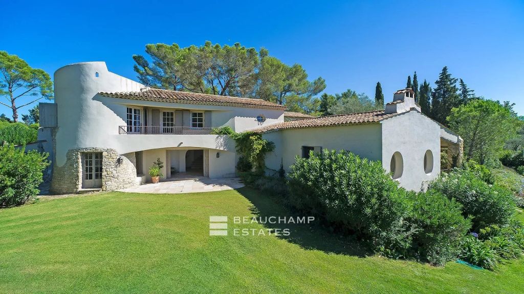 Mougins – Superb Provençal Mas with 6 bedrooms and private Tennis