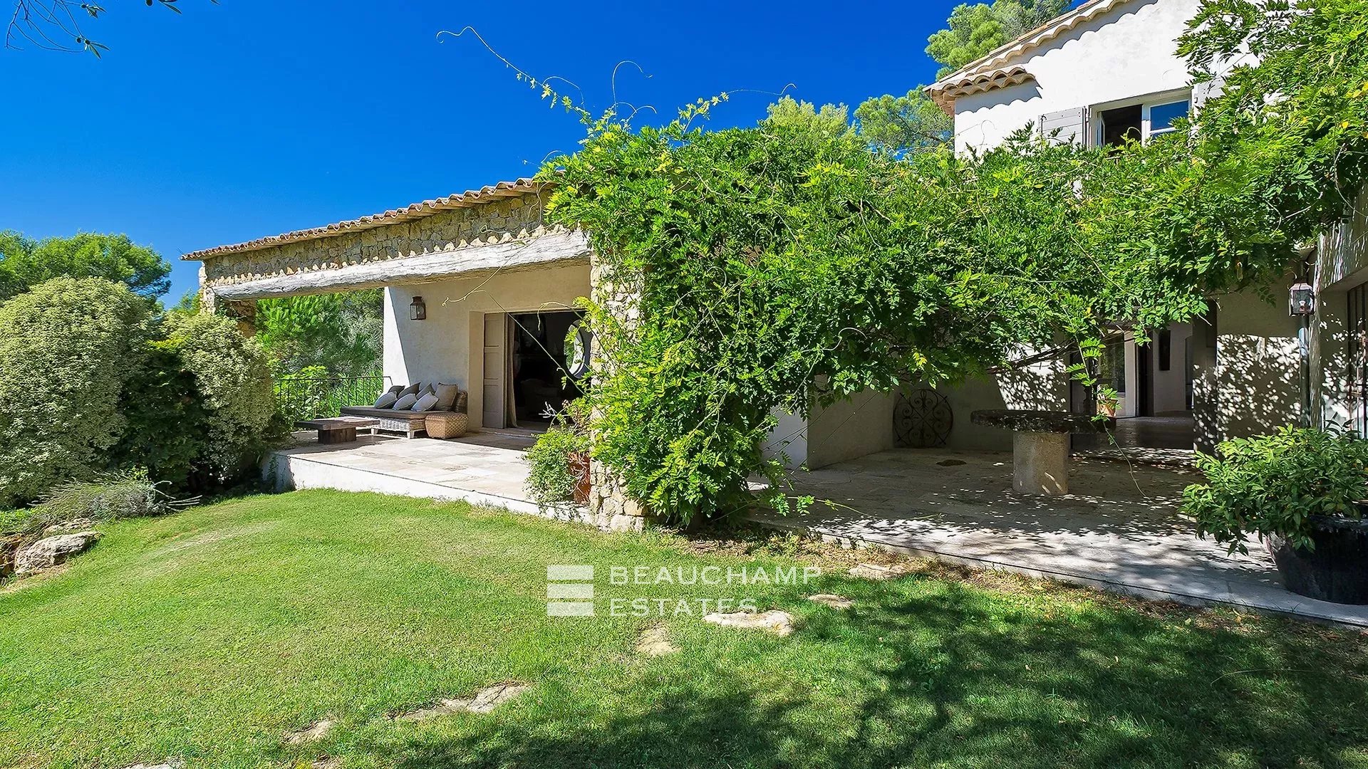 Mas Provençal de 6 chambres avec Tennis à Mougins Mougins – Superb Provençal Mas with 6 bedrooms and private Tennis