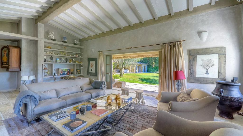 Mougins – Superb Provençal Mas with 6 bedrooms and private Tennis