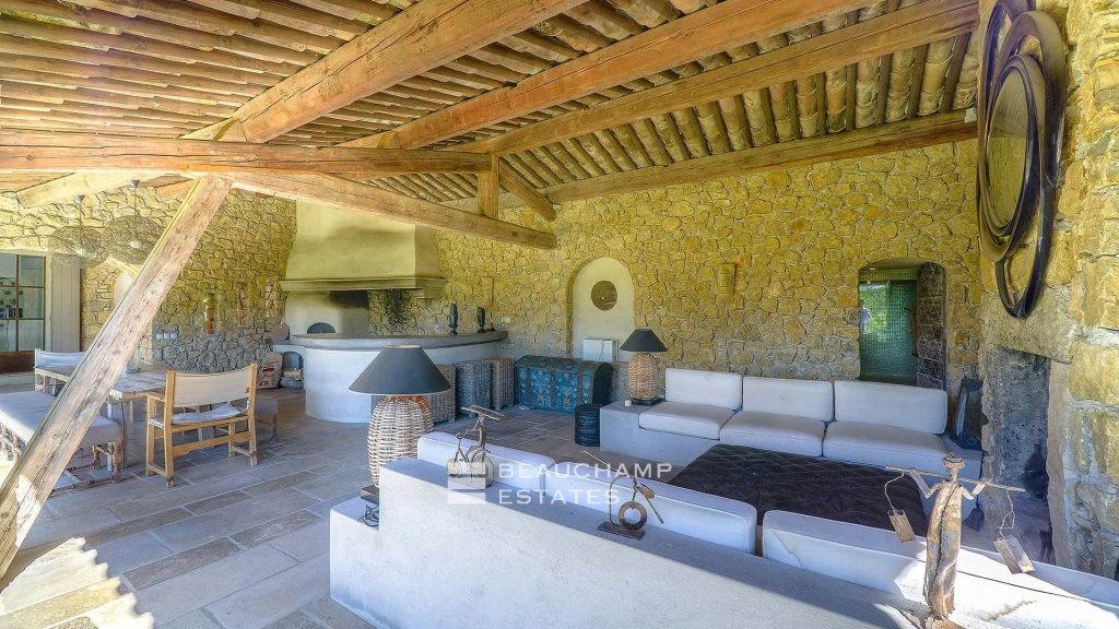 Mougins – Superb Provençal Mas with 6 bedrooms and private Tennis