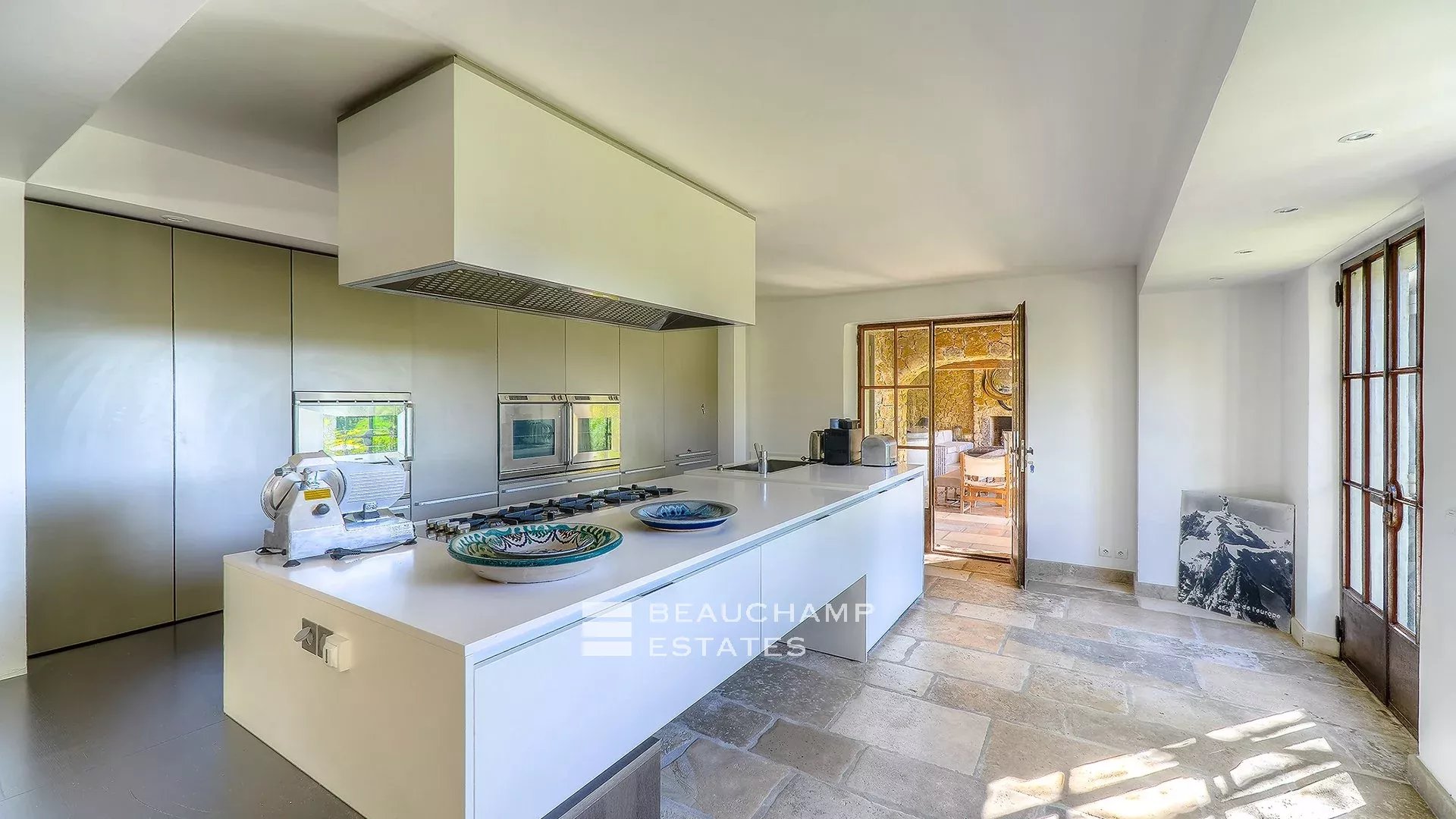 Mas Provençal de 6 chambres avec Tennis à Mougins Mougins – Superb Provençal Mas with 6 bedrooms and private Tennis