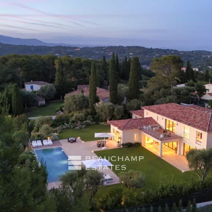 mougins – villa avec vue panoramique et piscine