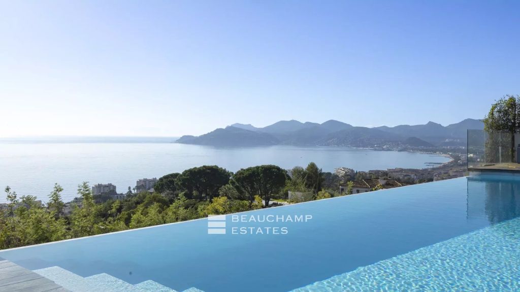Neo-provençal 6-bedroom villa with panoramic sea views – Cannes