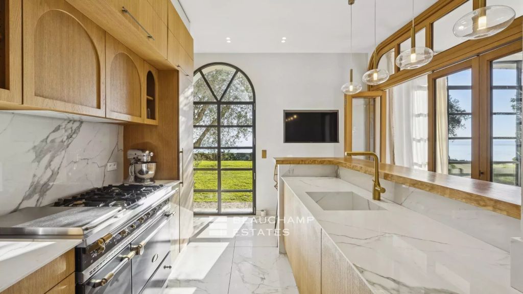 Neo-provençal 6-bedroom villa with panoramic sea views – Cannes