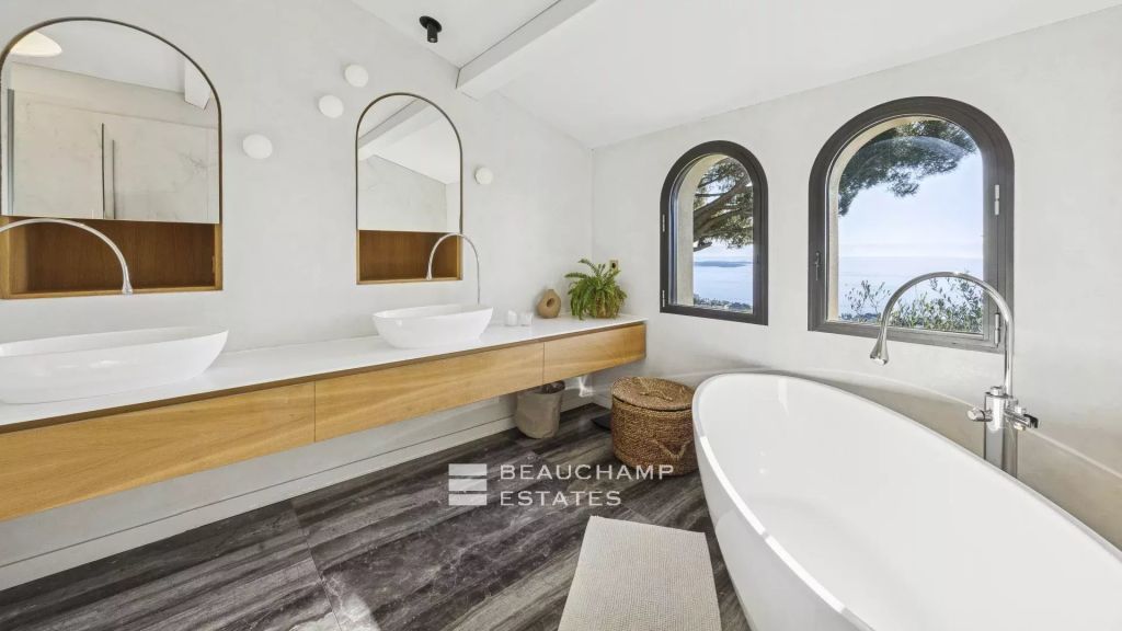 Neo-provençal 6-bedroom villa with panoramic sea views – Cannes