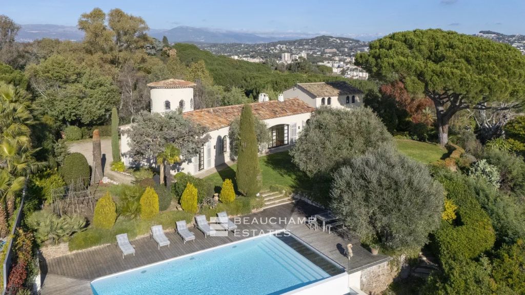 Neo-provençal 6-bedroom villa with panoramic sea views – Cannes