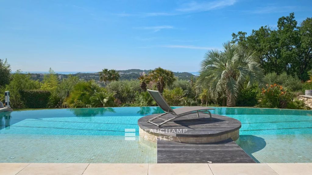 Neo-Provencal villa with 5 bedrooms in Mougins with sea view and pool, cinema, gym, sauna