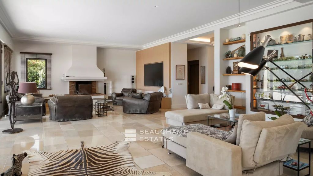 Neo-Provencal villa with 5 bedrooms in Mougins with sea view and pool, cinema, gym, sauna