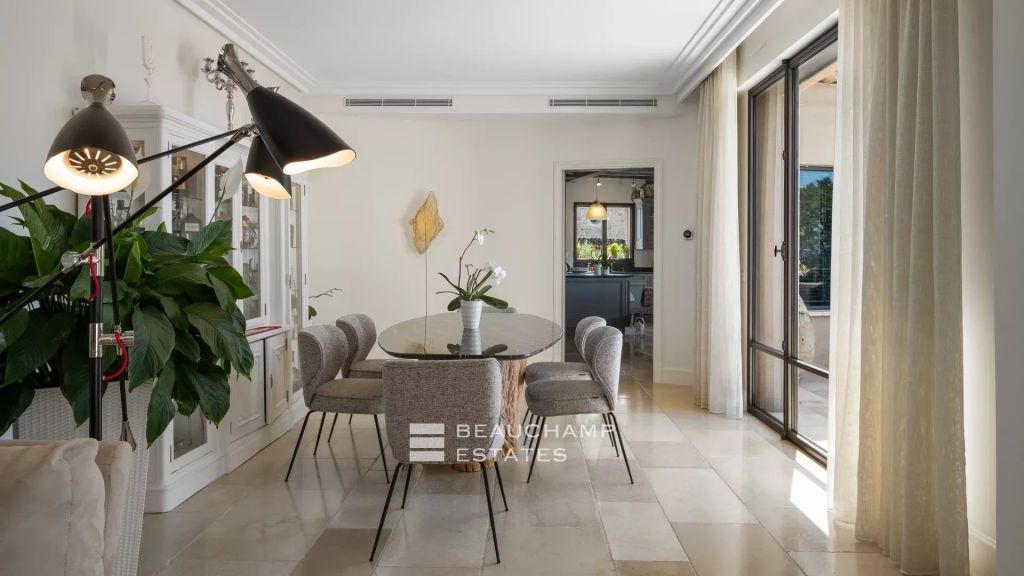Neo-Provencal villa with 5 bedrooms in Mougins with sea view and pool, cinema, gym, sauna
