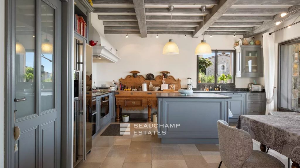 Neo-Provencal villa with 5 bedrooms in Mougins with sea view and pool, cinema, gym, sauna