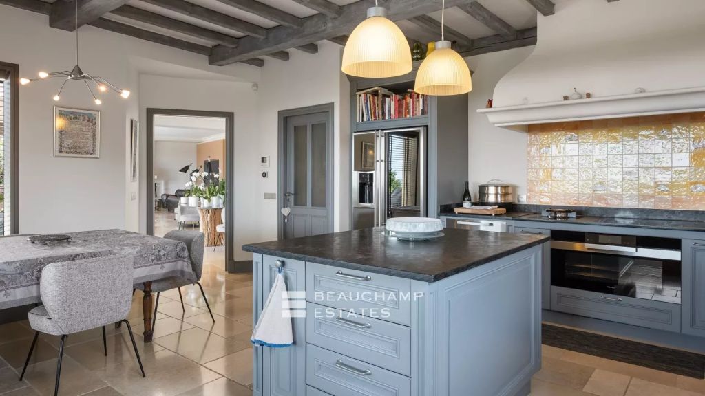 Neo-Provencal villa with 5 bedrooms in Mougins with sea view and pool, cinema, gym, sauna