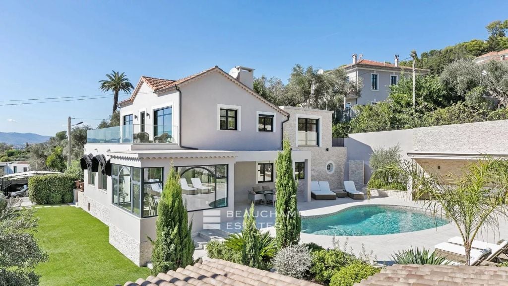Neo-Provencal villa with 5 bedrooms on the heights of Cannes