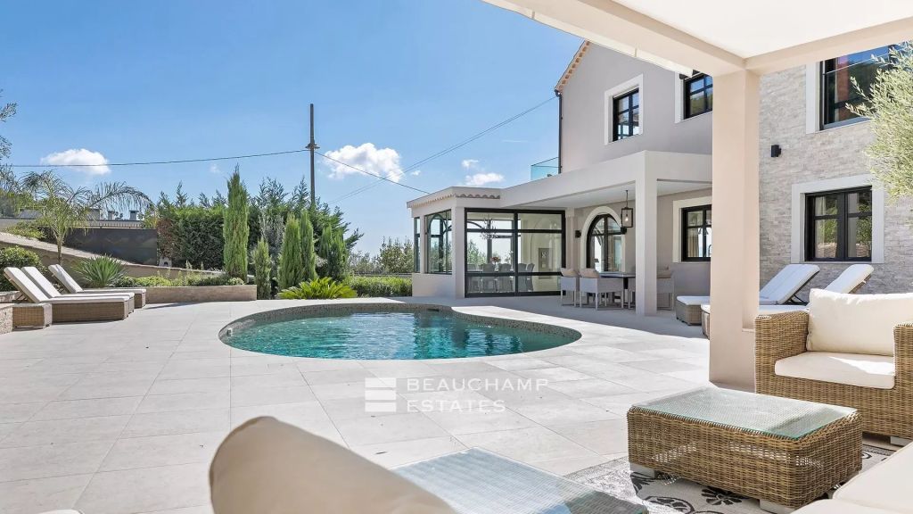 Neo-Provencal villa with 5 bedrooms on the heights of Cannes