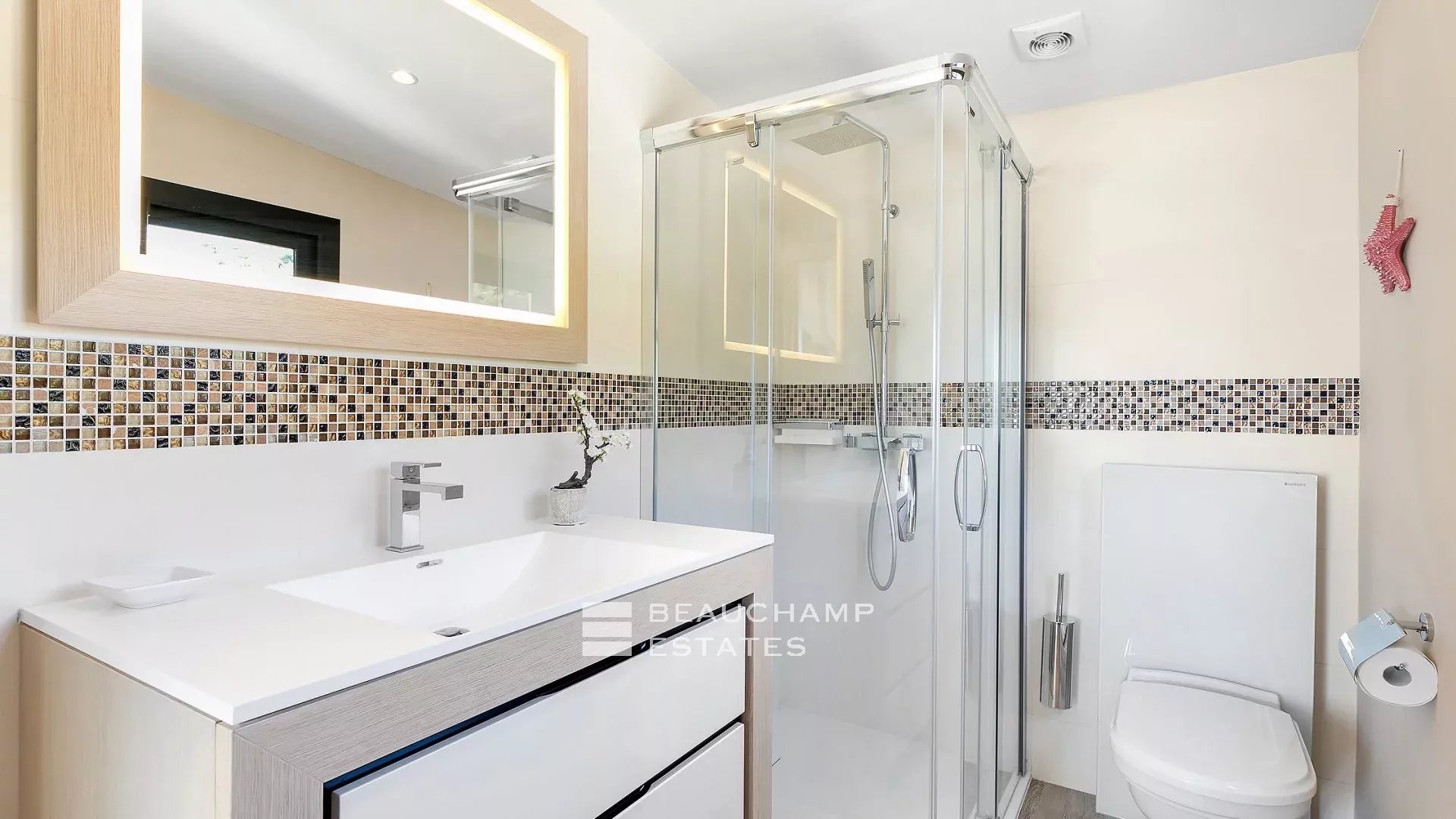 Villa néo-provençale de 5 chambres sur les hauteurs de Cannes Neo-Provencal villa with 5 bedrooms on the heights of Cannes