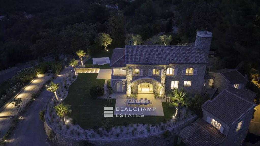 Neo-Provençal villa with 7 bedrooms and breathtaking views of the village of Saint Paul de Vence