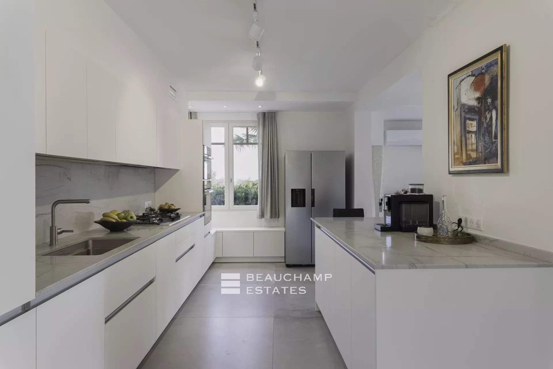 Villa néo-provençale de 7 chambres avec vue époustouflante sur le village de de Saint Paul de Vence Neo-Provençal villa with 7 bedrooms and breathtaking views of the village of Saint Paul de Vence