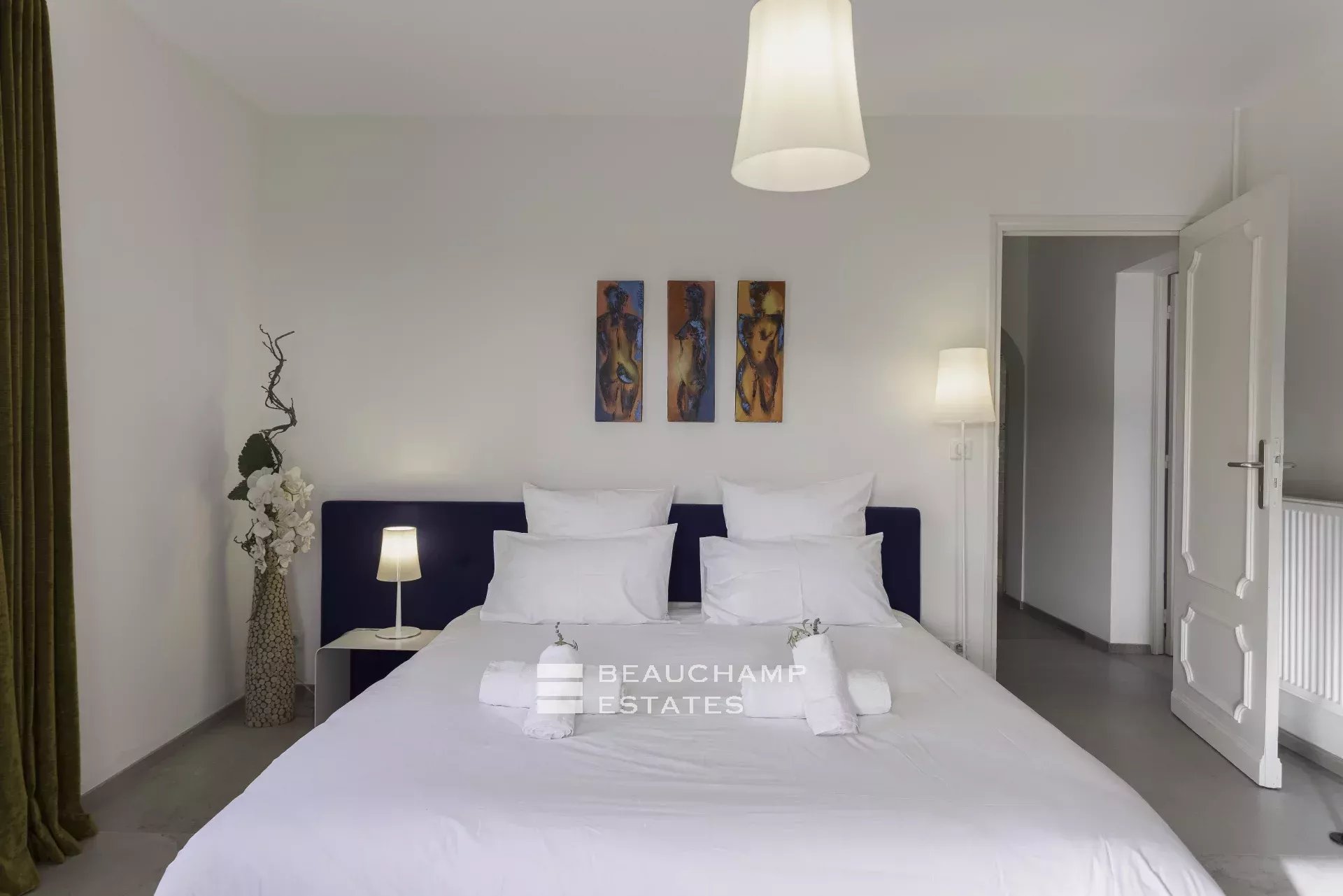 Villa néo-provençale de 7 chambres avec vue époustouflante sur le village de de Saint Paul de Vence Neo-Provençal villa with 7 bedrooms and breathtaking views of the village of Saint Paul de Vence