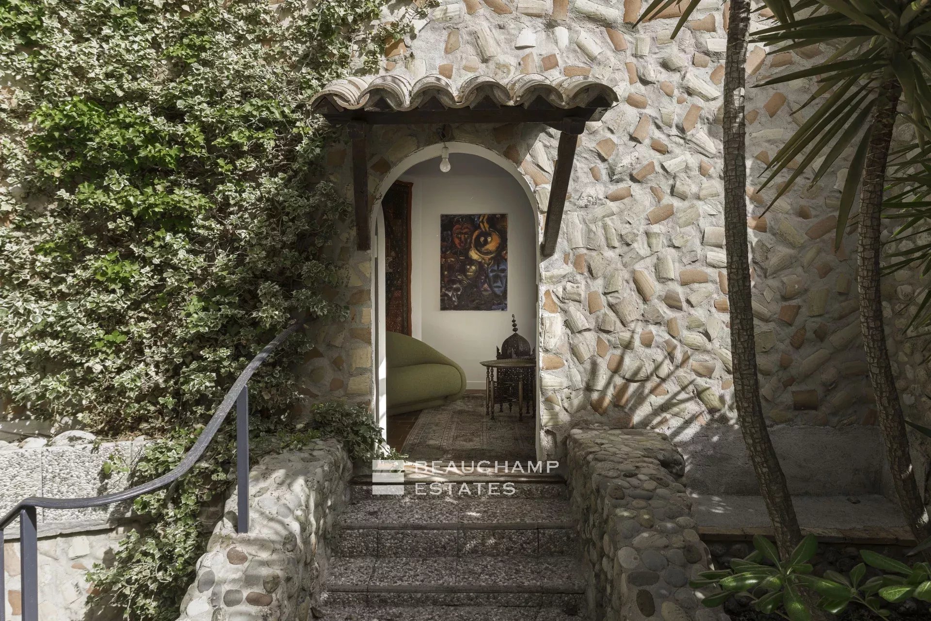 Villa néo-provençale de 7 chambres avec vue époustouflante sur le village de de Saint Paul de Vence Neo-Provençal villa with 7 bedrooms and breathtaking views of the village of Saint Paul de Vence