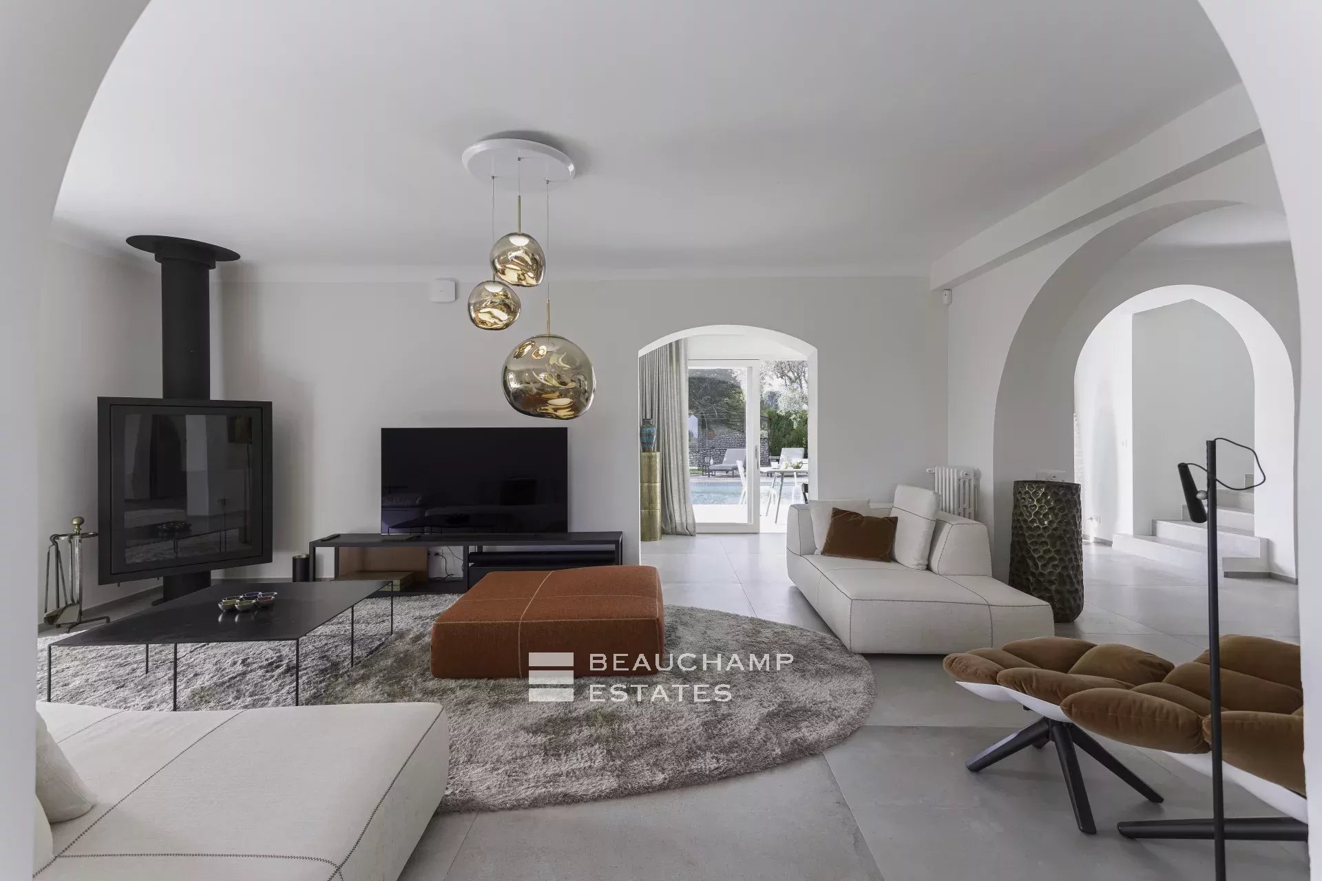 Villa néo-provençale de 7 chambres avec vue époustouflante sur le village de de Saint Paul de Vence Neo-Provençal villa with 7 bedrooms and breathtaking views of the village of Saint Paul de Vence