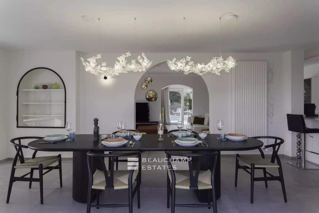 Neo-Provençal villa with 7 bedrooms and breathtaking views of the village of Saint Paul de Vence