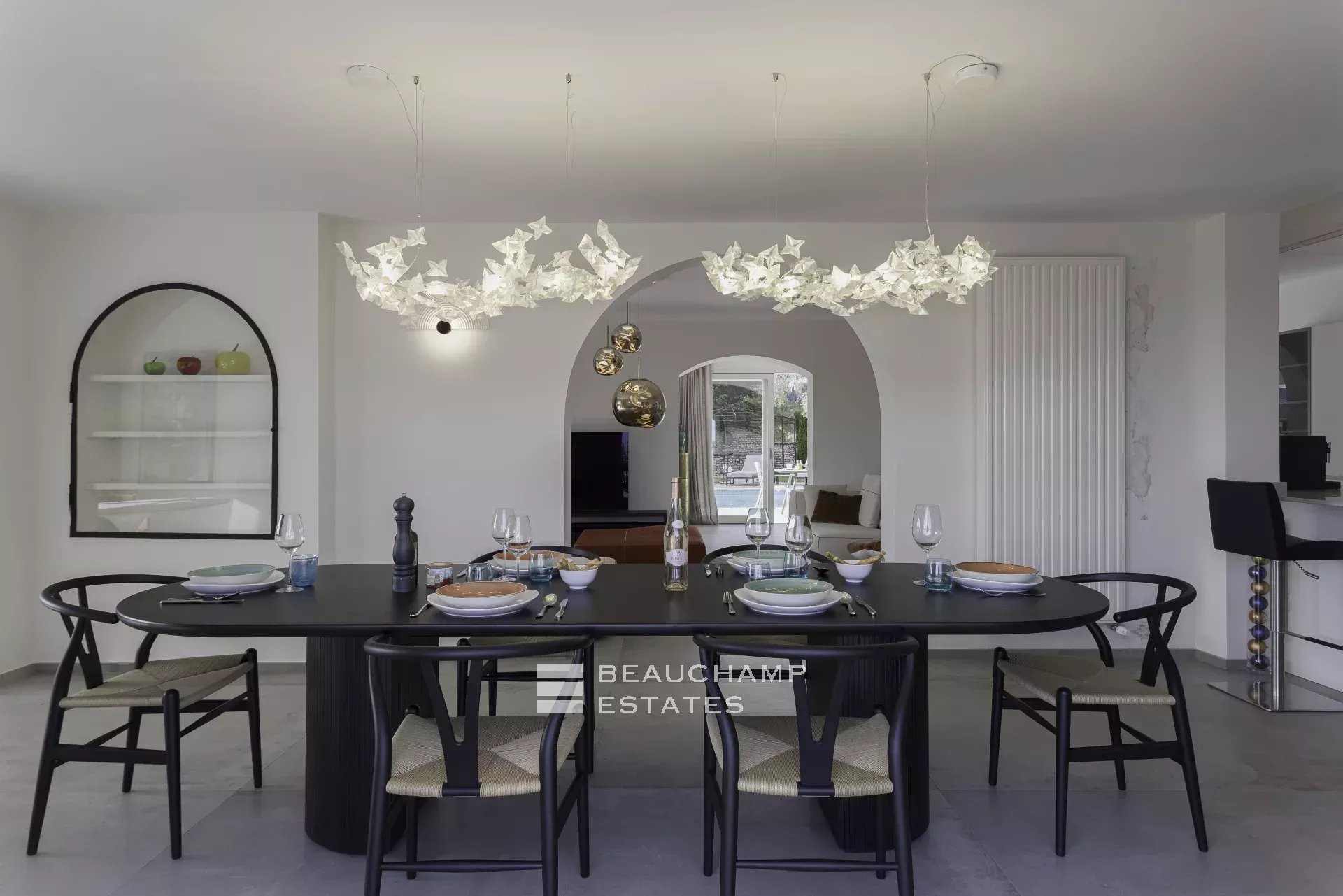 Villa néo-provençale de 7 chambres avec vue époustouflante sur le village de de Saint Paul de Vence Neo-Provençal villa with 7 bedrooms and breathtaking views of the village of Saint Paul de Vence