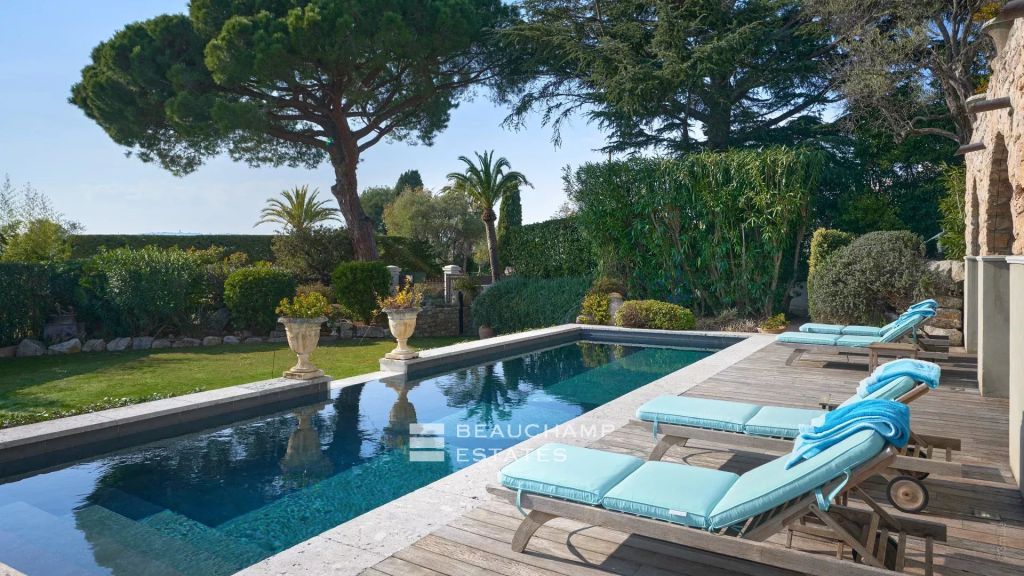 Cap d’Antibes – sea view villa with swimming pool within walking distance to beaches and shops