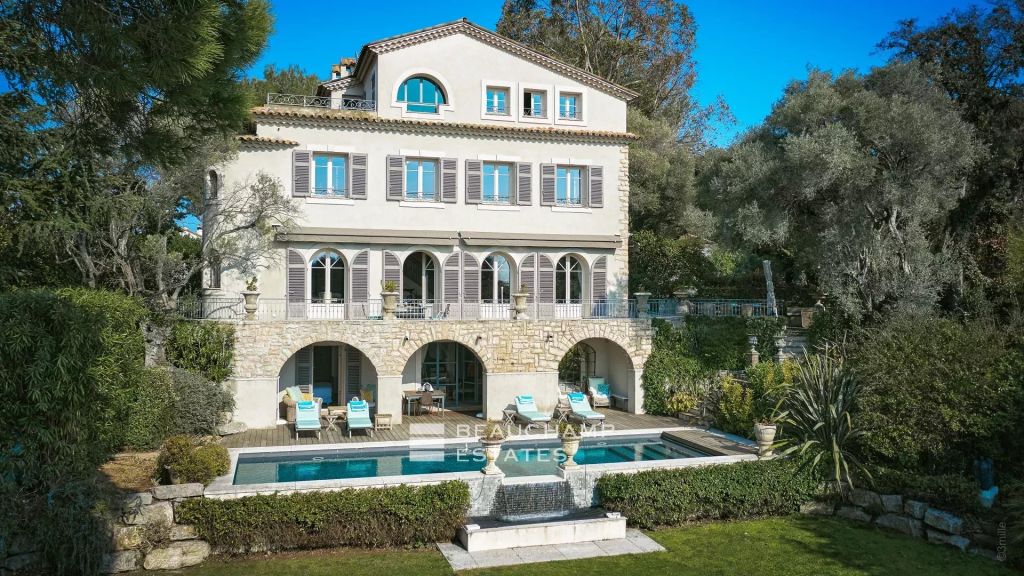 Cap d’Antibes – sea view villa with swimming pool within walking distance to beaches and shops