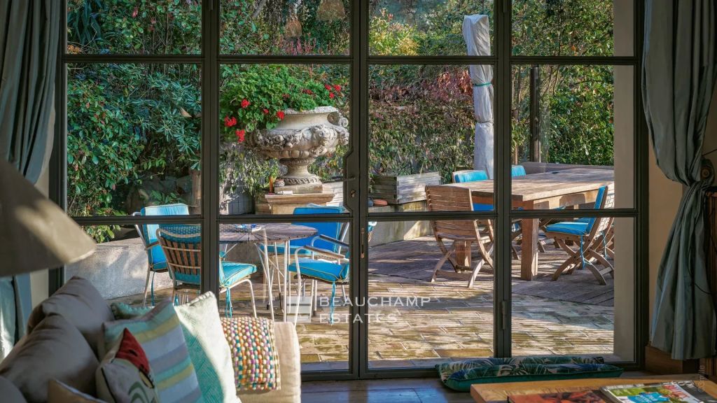 Cap d’Antibes – sea view villa with swimming pool within walking distance to beaches and shops