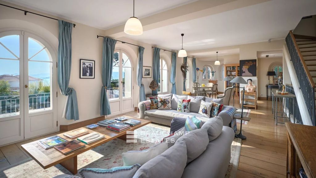 Cap d’Antibes – sea view villa with swimming pool within walking distance to beaches and shops