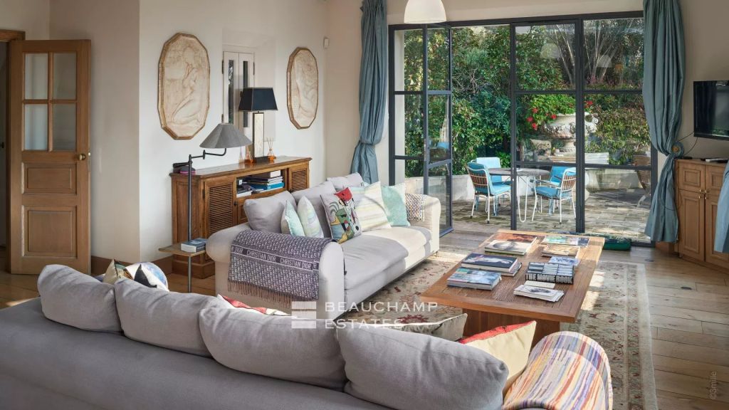 Cap d’Antibes – sea view villa with swimming pool within walking distance to beaches and shops