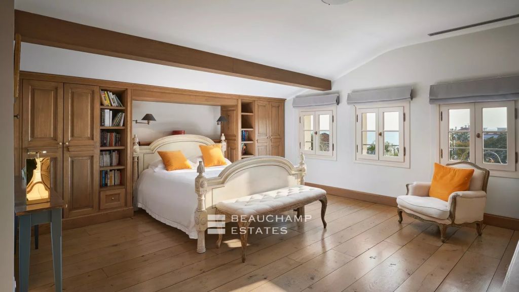 Cap d’Antibes – sea view villa with swimming pool within walking distance to beaches and shops