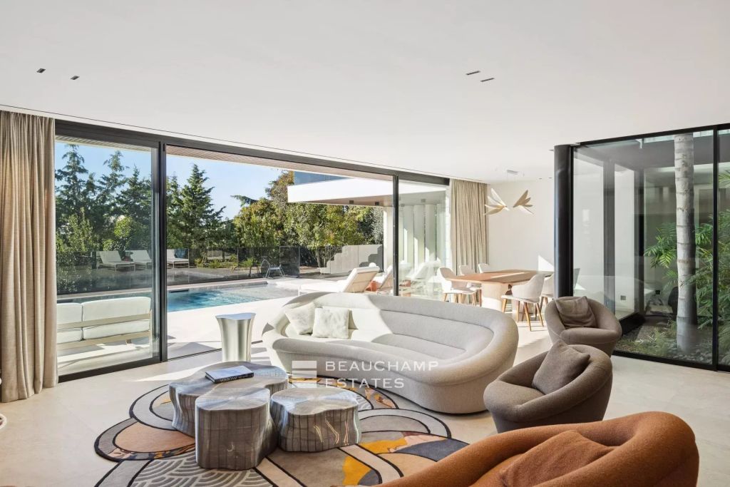 New contemporary villa with sea view – Le Cannet