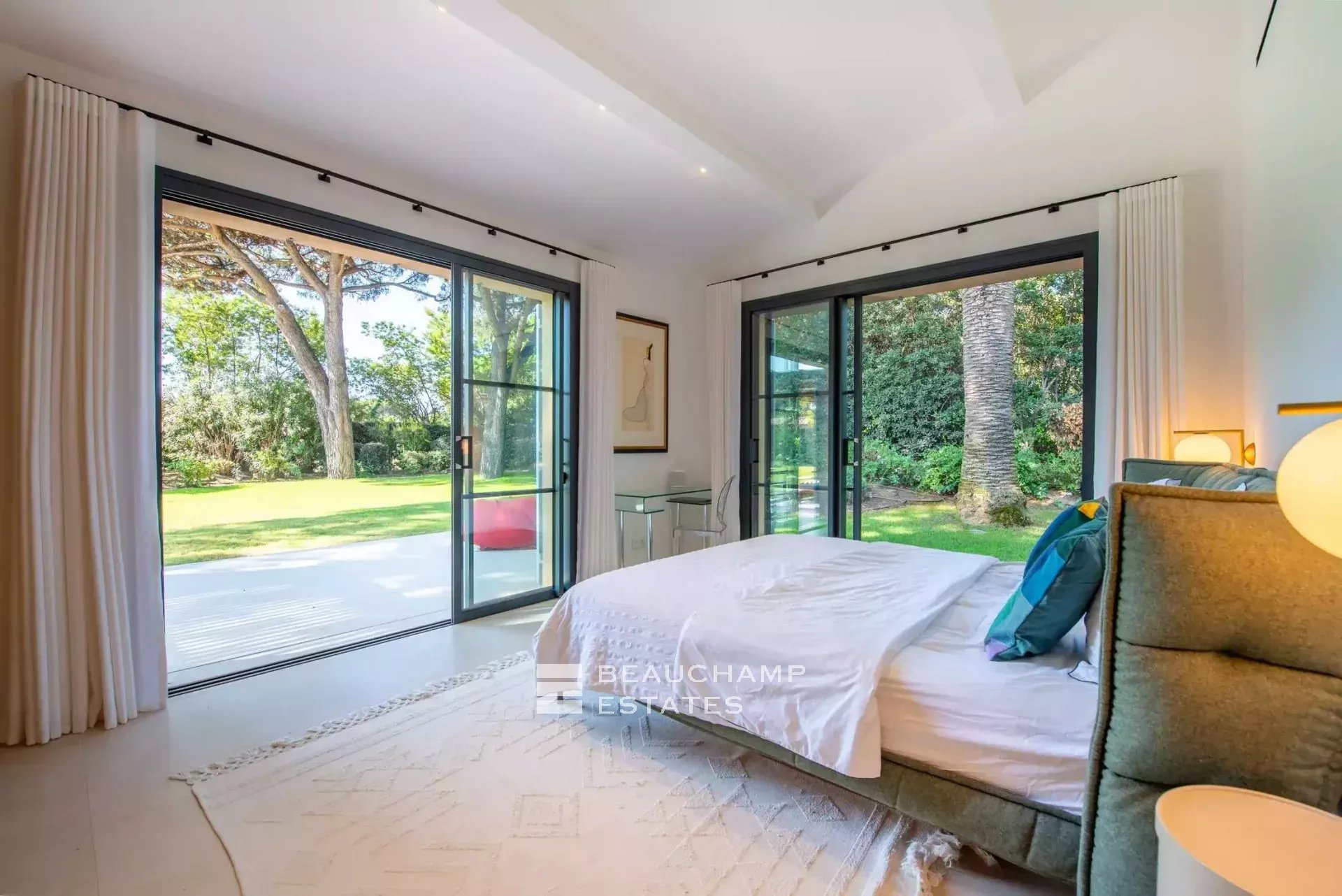 New villa in the heart of the Parcs of Saint-Tropez New villa in the heart of the Parcs of Saint-Tropez