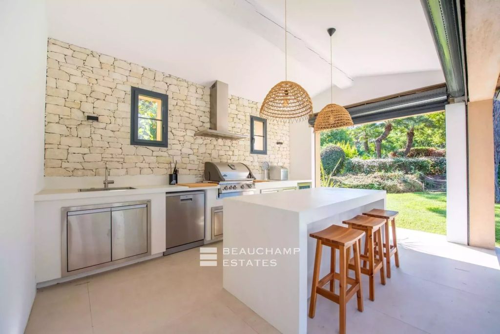 New villa in the heart of the Parcs of Saint-Tropez