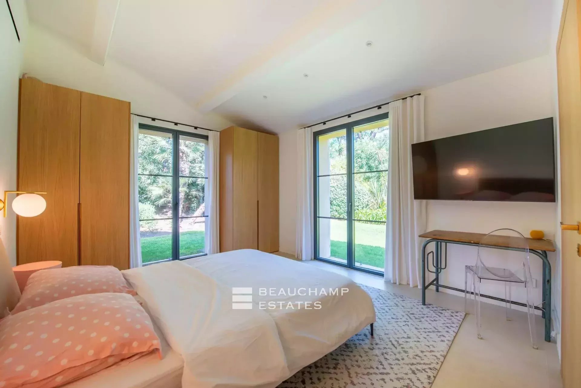 New villa in the heart of the Parcs of Saint-Tropez New villa in the heart of the Parcs of Saint-Tropez