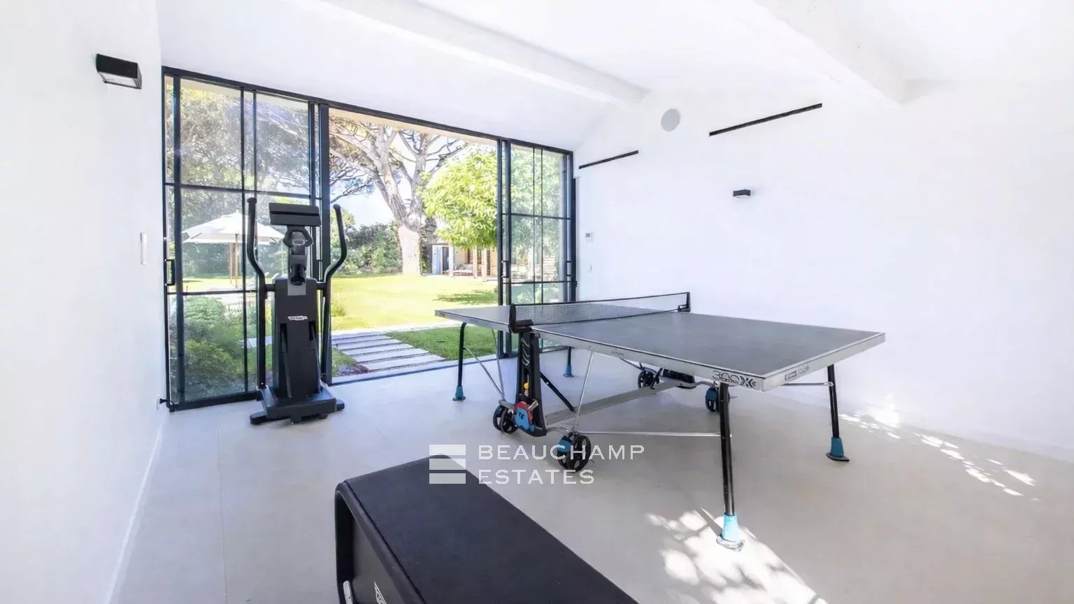 New villa in the heart of the Parcs of Saint-Tropez New villa in the heart of the Parcs of Saint-Tropez