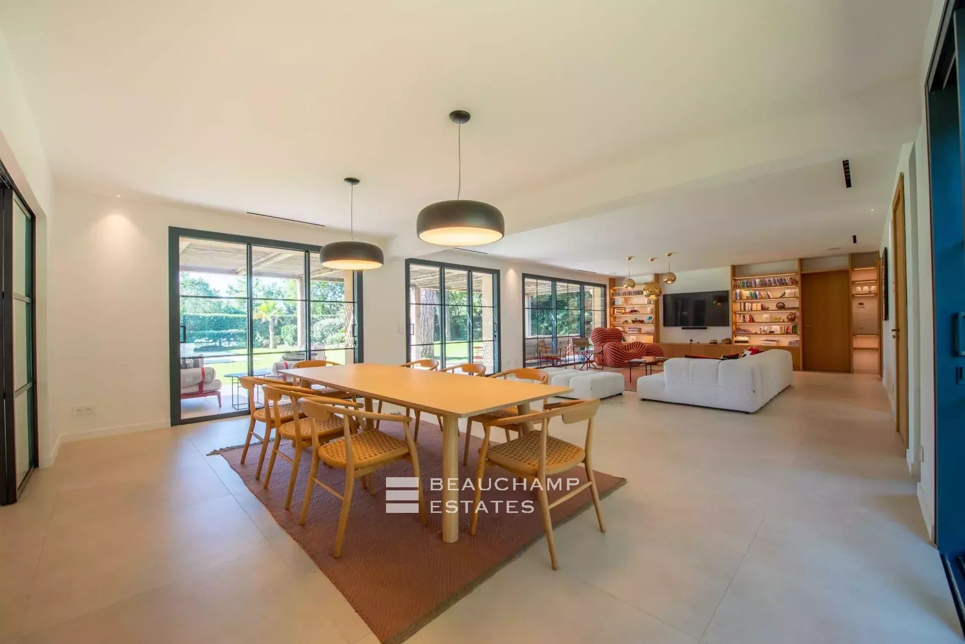 New villa in the heart of the Parcs of Saint-Tropez New villa in the heart of the Parcs of Saint-Tropez