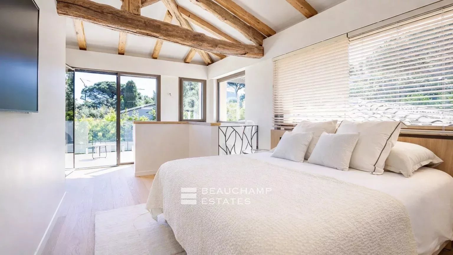 New villa within walking distance of Pampelonne Beach and Club 55 – Ramatuelle New villa within walking distance of Pampelonne Beach and Club 55 – Ramatuelle