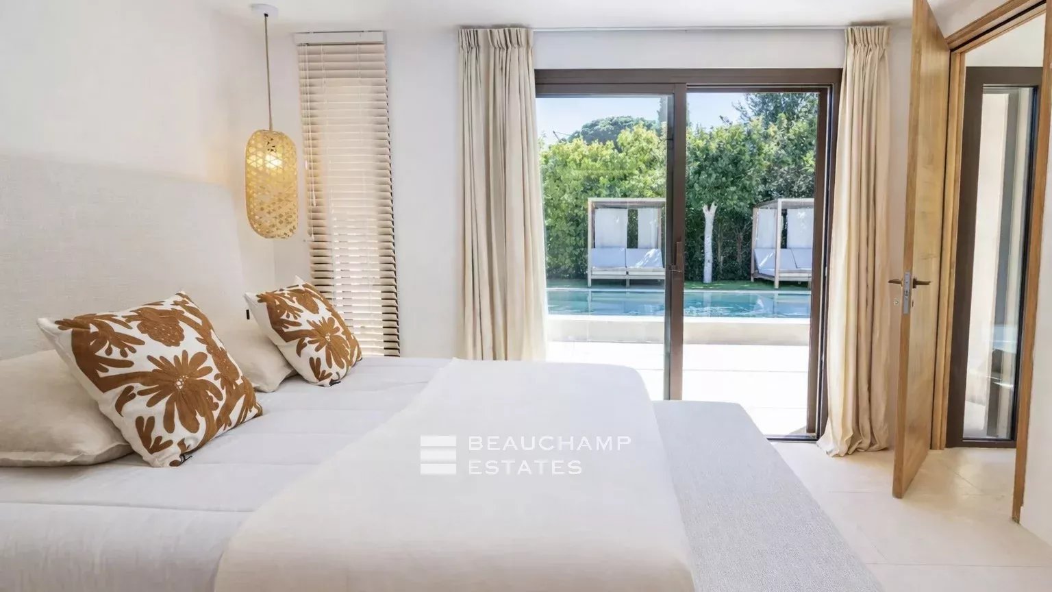 New villa within walking distance of Pampelonne Beach and Club 55 – Ramatuelle New villa within walking distance of Pampelonne Beach and Club 55 – Ramatuelle