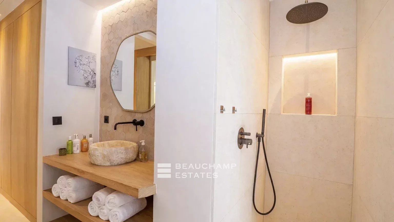 New villa within walking distance of Pampelonne Beach and Club 55 – Ramatuelle New villa within walking distance of Pampelonne Beach and Club 55 – Ramatuelle