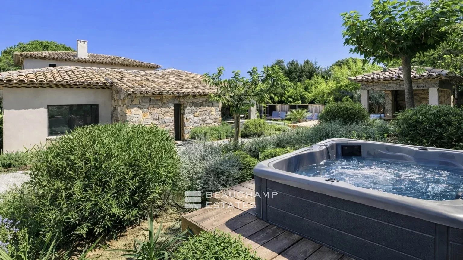 New villa within walking distance of Pampelonne Beach and Club 55 – Ramatuelle New villa within walking distance of Pampelonne Beach and Club 55 – Ramatuelle