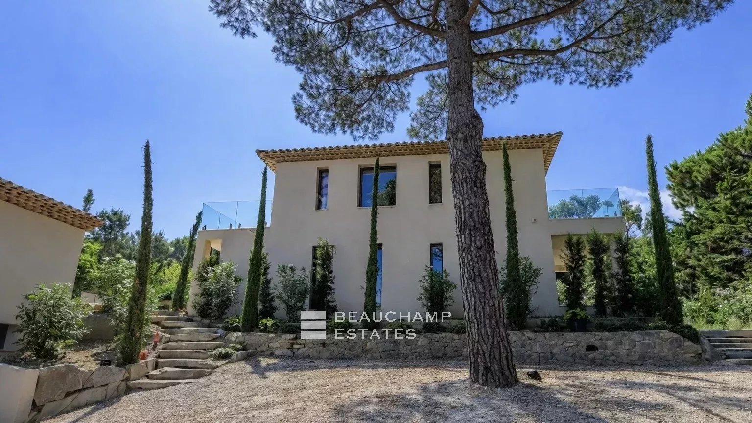 New villa within walking distance of Pampelonne Beach and Club 55 – Ramatuelle New villa within walking distance of Pampelonne Beach and Club 55 – Ramatuelle