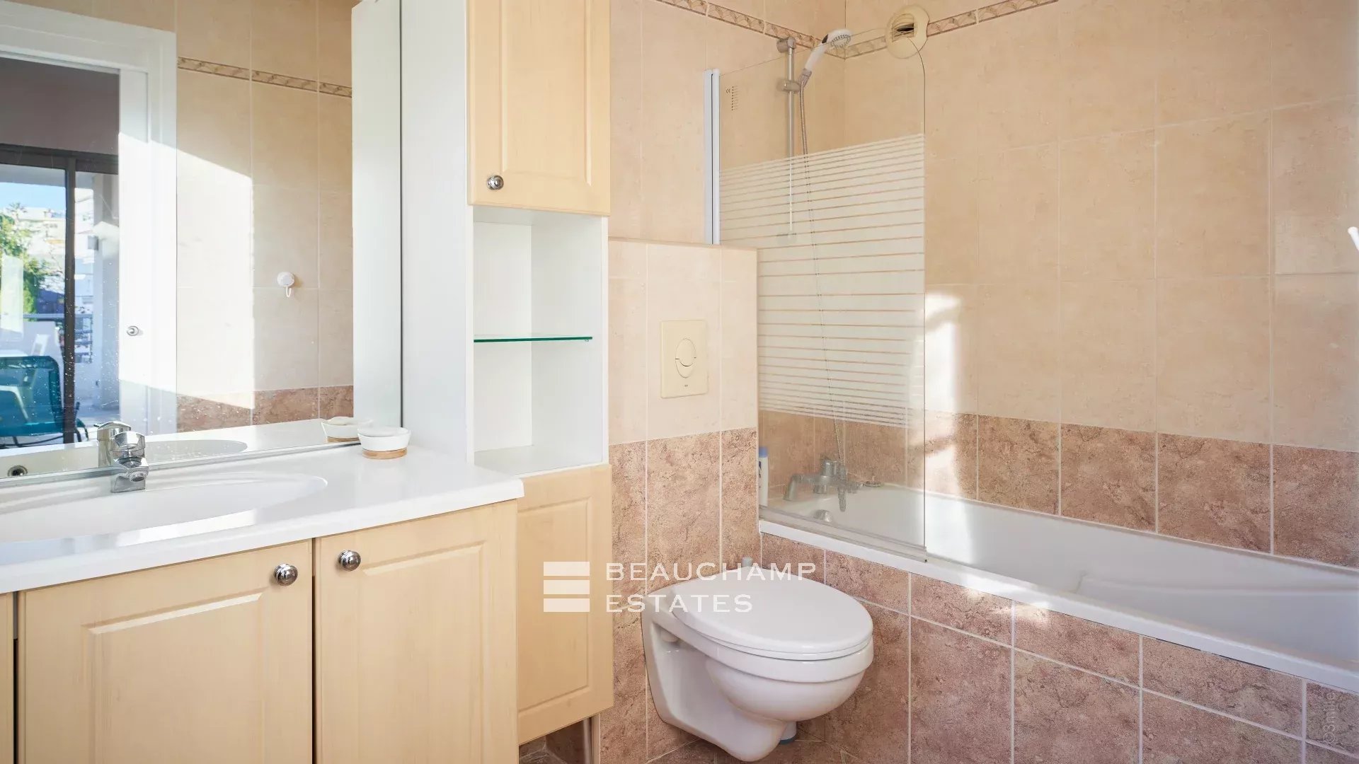 Nice 2 bedroom apartment – Cannes Croisette Nice 2 bedroom apartment – Cannes Croisette