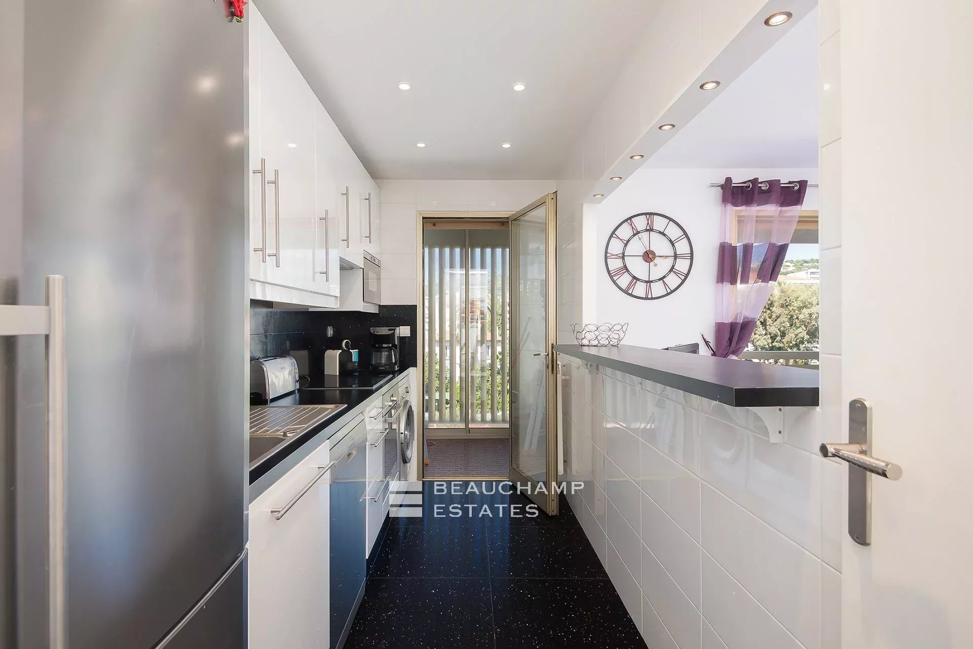 Nice one bedroom Apartment just off the Rue d’Antibes Nice one bedroom Apartment just off the Rue d’Antibes