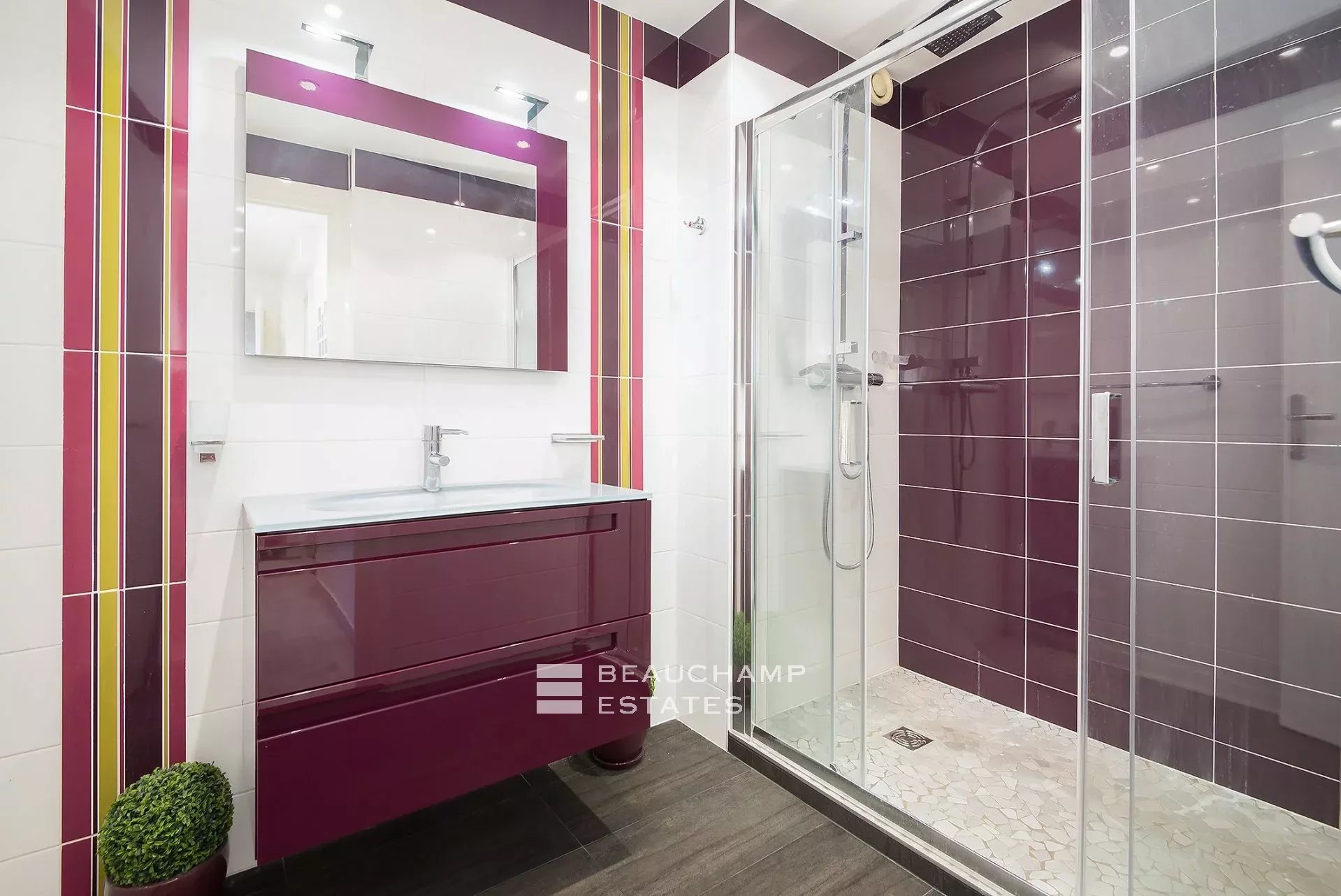 Nice one bedroom Apartment just off the Rue d’Antibes Nice one bedroom Apartment just off the Rue d’Antibes