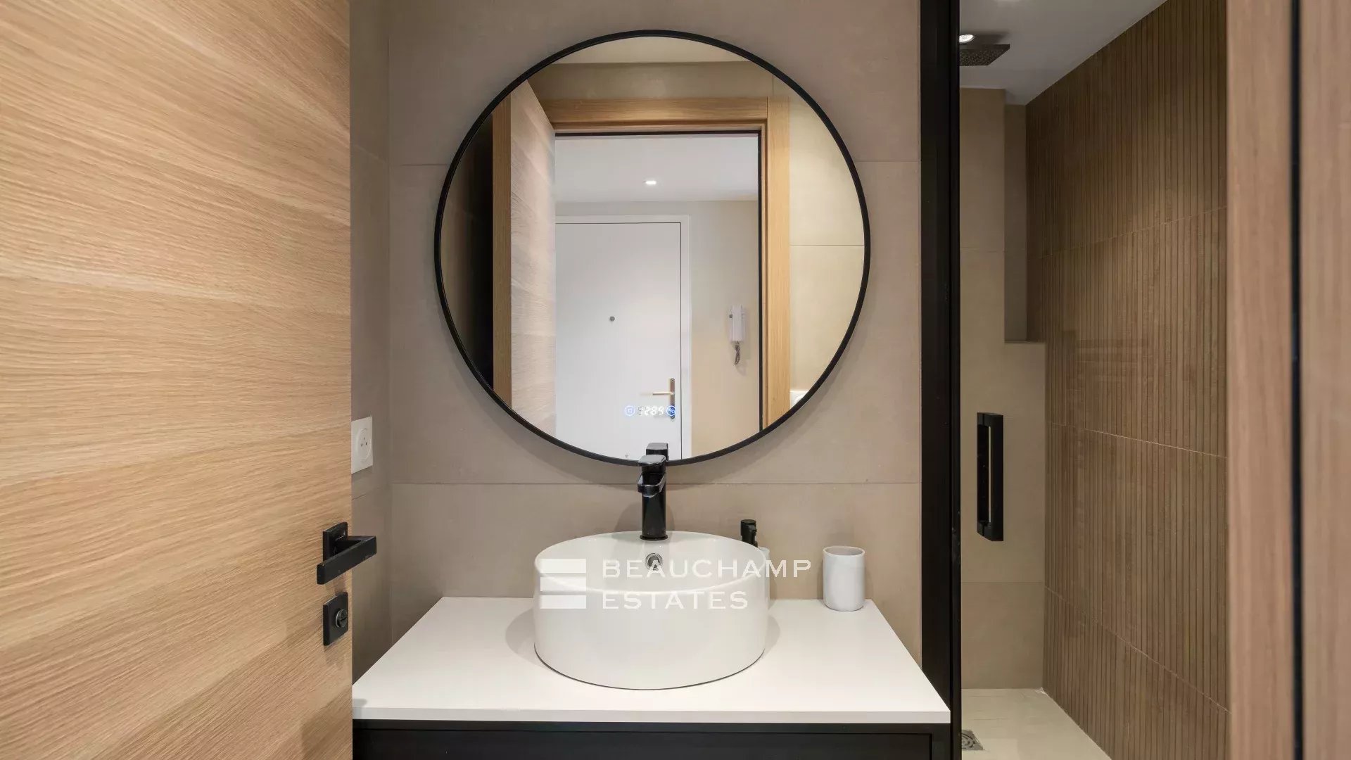 Nice renovated 2 bedroom 2 bathroom apartment – Cannes center Nice renovated 2 bedroom 2 bathroom apartment – Cannes center