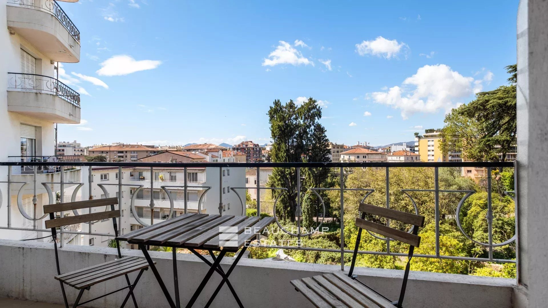 Nice renovated 2 bedroom 2 bathroom apartment – Cannes center Nice renovated 2 bedroom 2 bathroom apartment – Cannes center