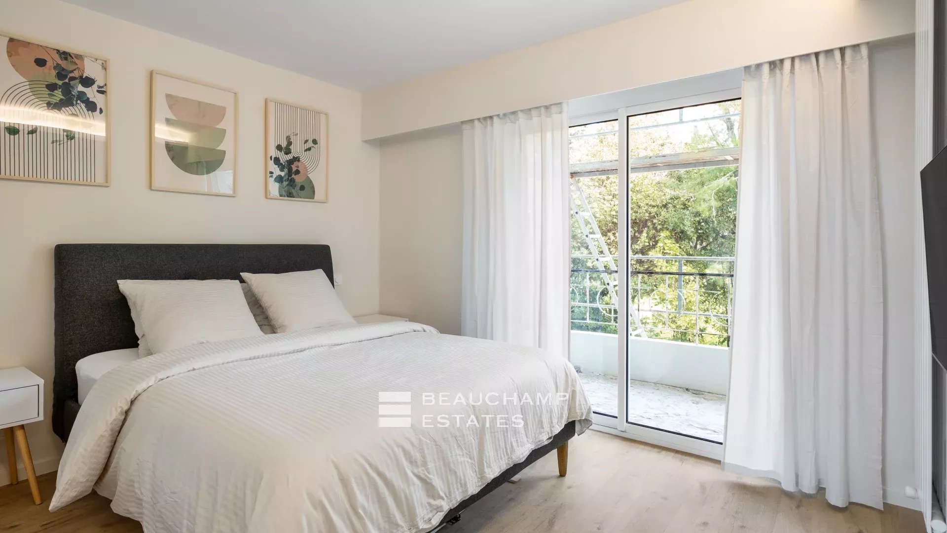 Nice renovated 2 bedroom 2 bathroom apartment – Cannes center Nice renovated 2 bedroom 2 bathroom apartment – Cannes center